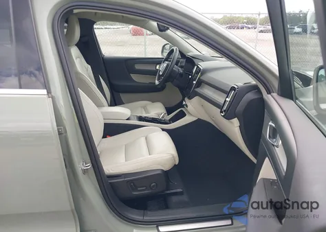 2023 Volvo Xc40 B5 Plus Bright Theme из США, поврежденный, VIN YV4L12UN2P2099041